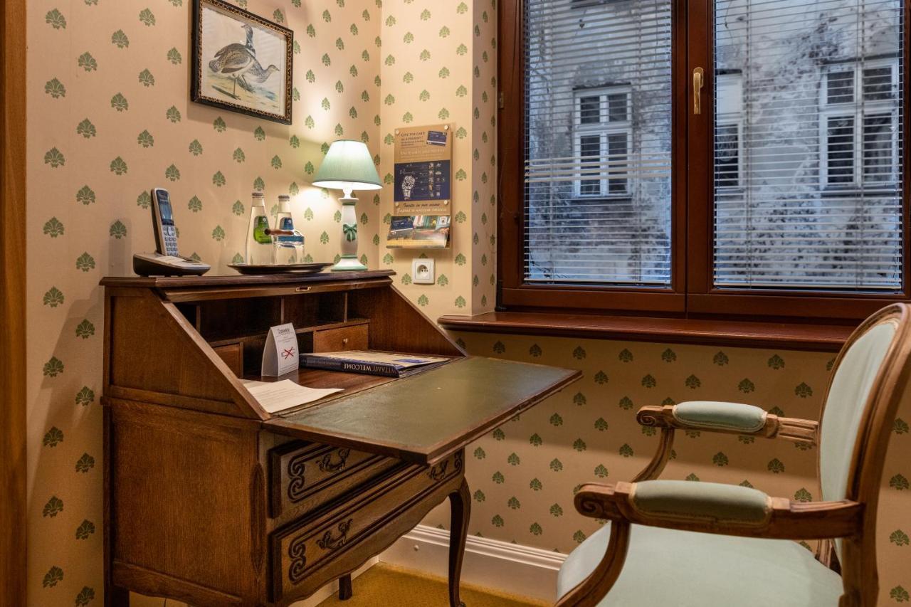 Hotel Grodek Kraków Exteriör bild A secretary desk