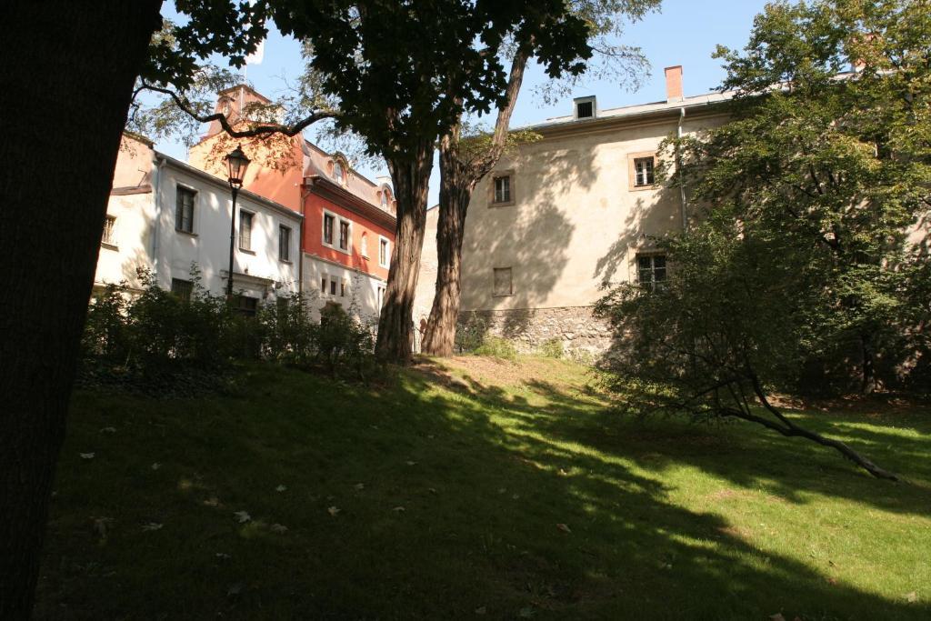 Hotel Grodek Kraków Exteriör bild The castle of the ducal family of Saxe-Coburg and Gotha