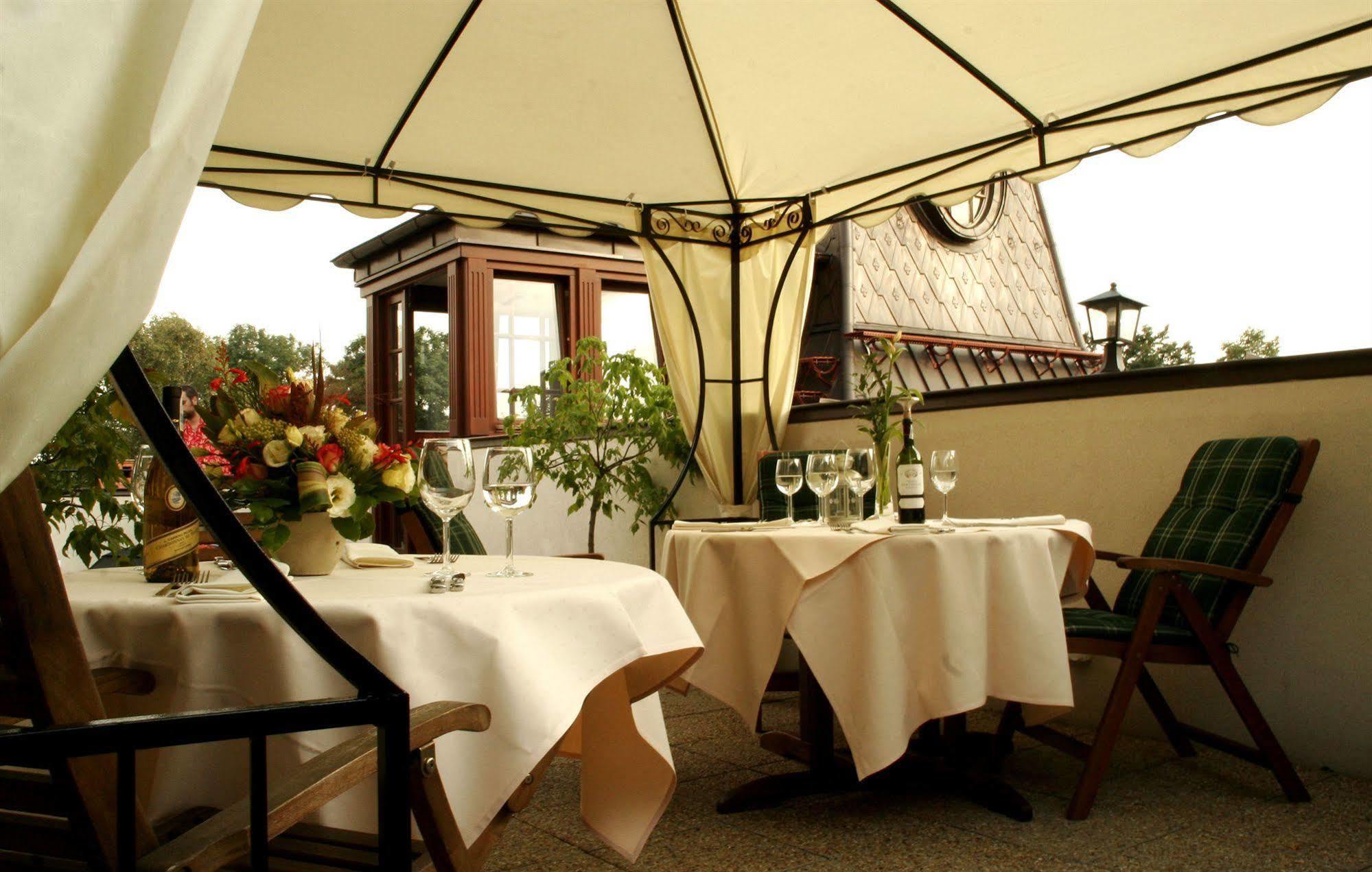Hotel Grodek Kraków Exteriör bild The terrace