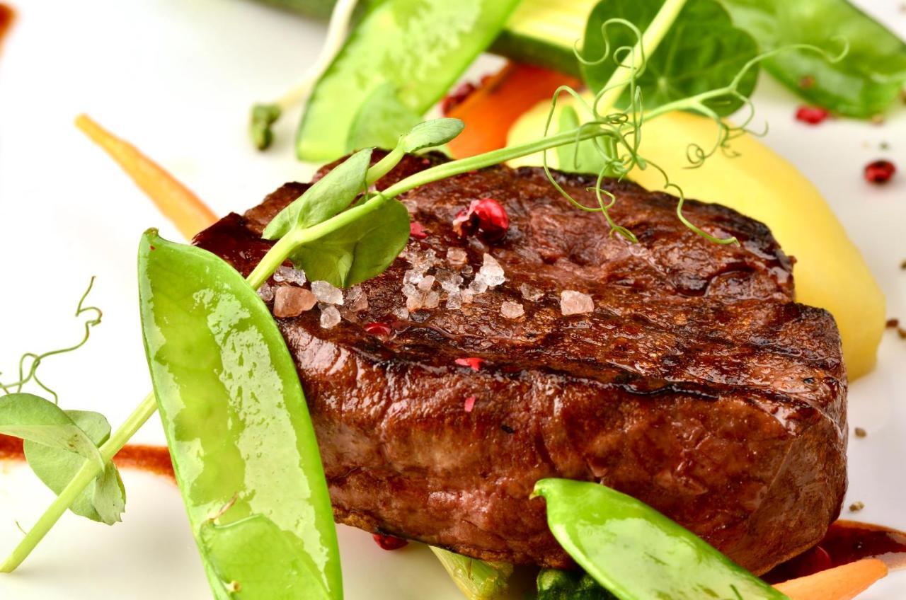 Hotel Grodek Kraków Exteriör bild A steak